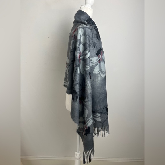 100% Cashmere Gray Pink Floral Butterfly Soft Warm Versatile Scarf Wrap 26 X 72 - Picture 6 of 11